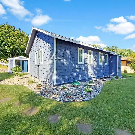 The Canal Cottage Off West Lake Okoboji